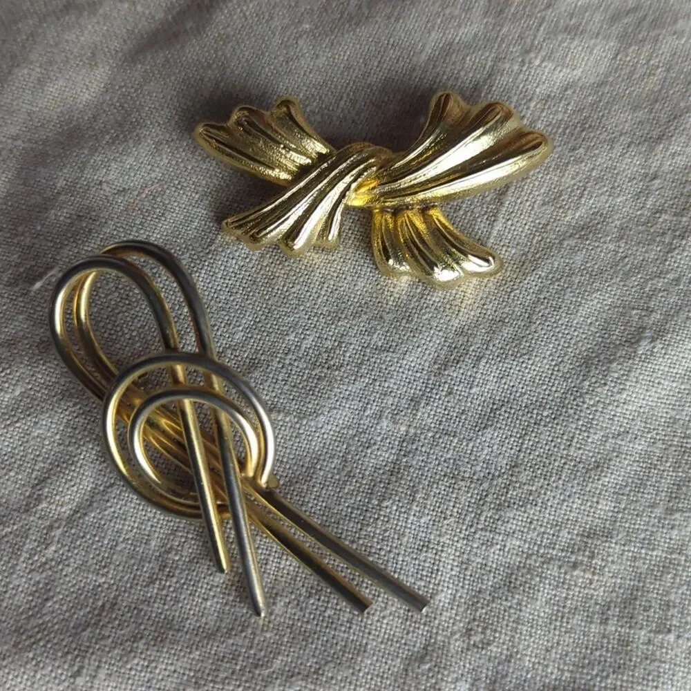 Vintage Signed Brooch Set – Gerry & Sarah Coventry Gold Tone Costume Jewelry - Picture 5 of 8